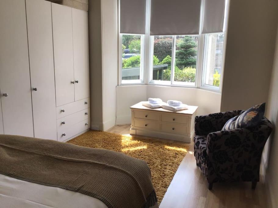 Spacious 2 Bedroom Flat In Heart Of Ballater Exterior photo