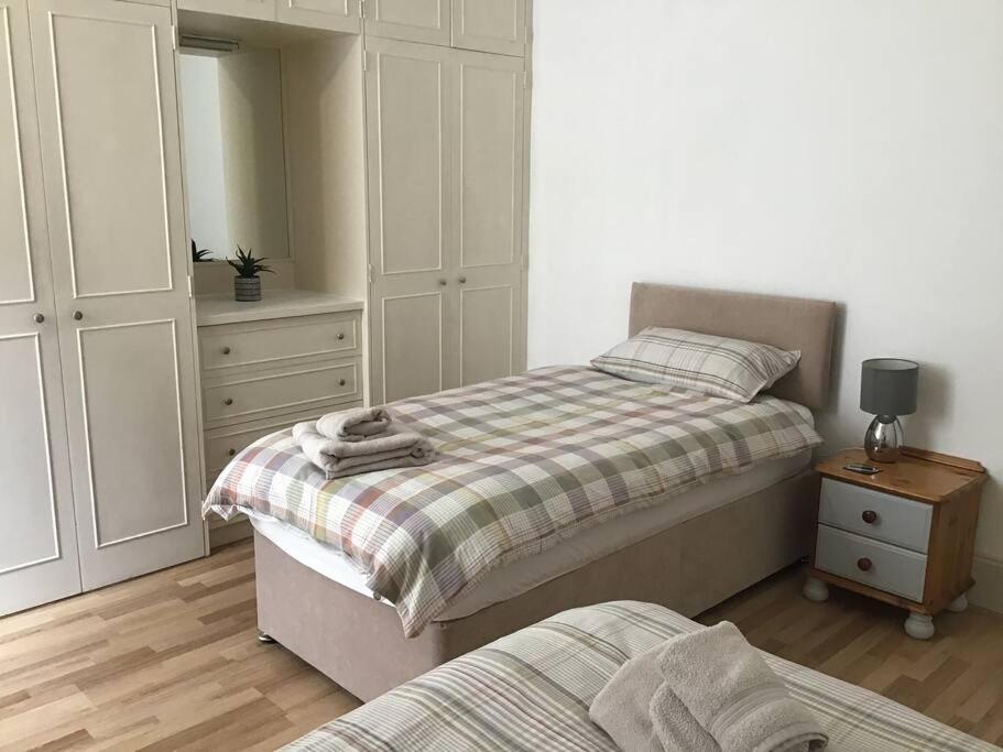 Spacious 2 Bedroom Flat In Heart Of Ballater Exterior photo
