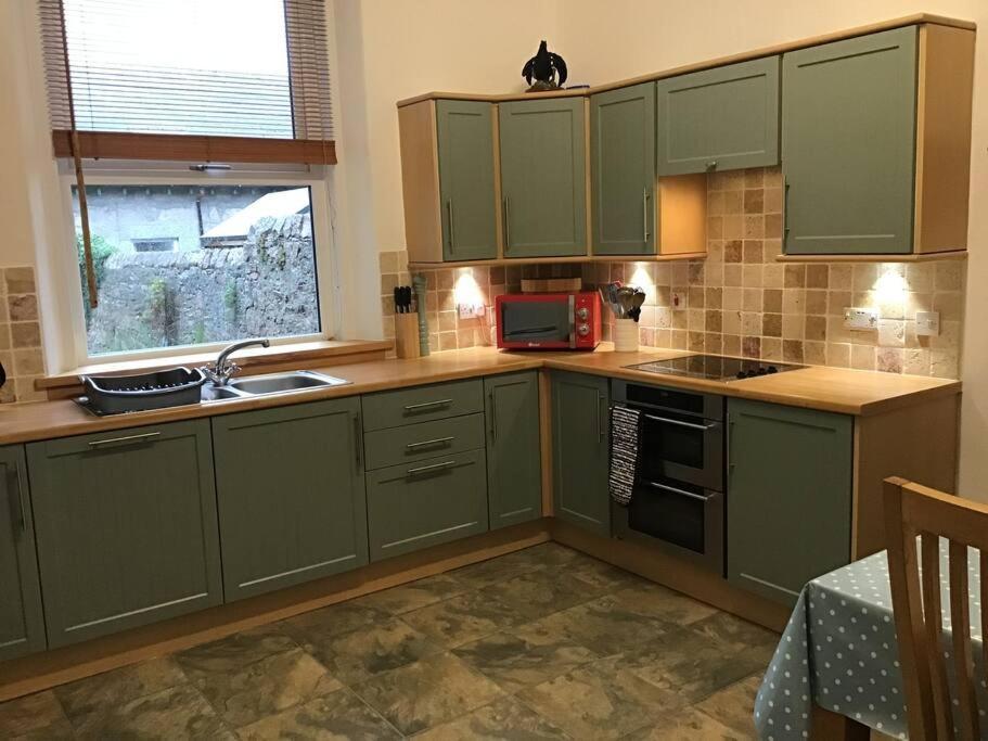 Spacious 2 Bedroom Flat In Heart Of Ballater Exterior photo